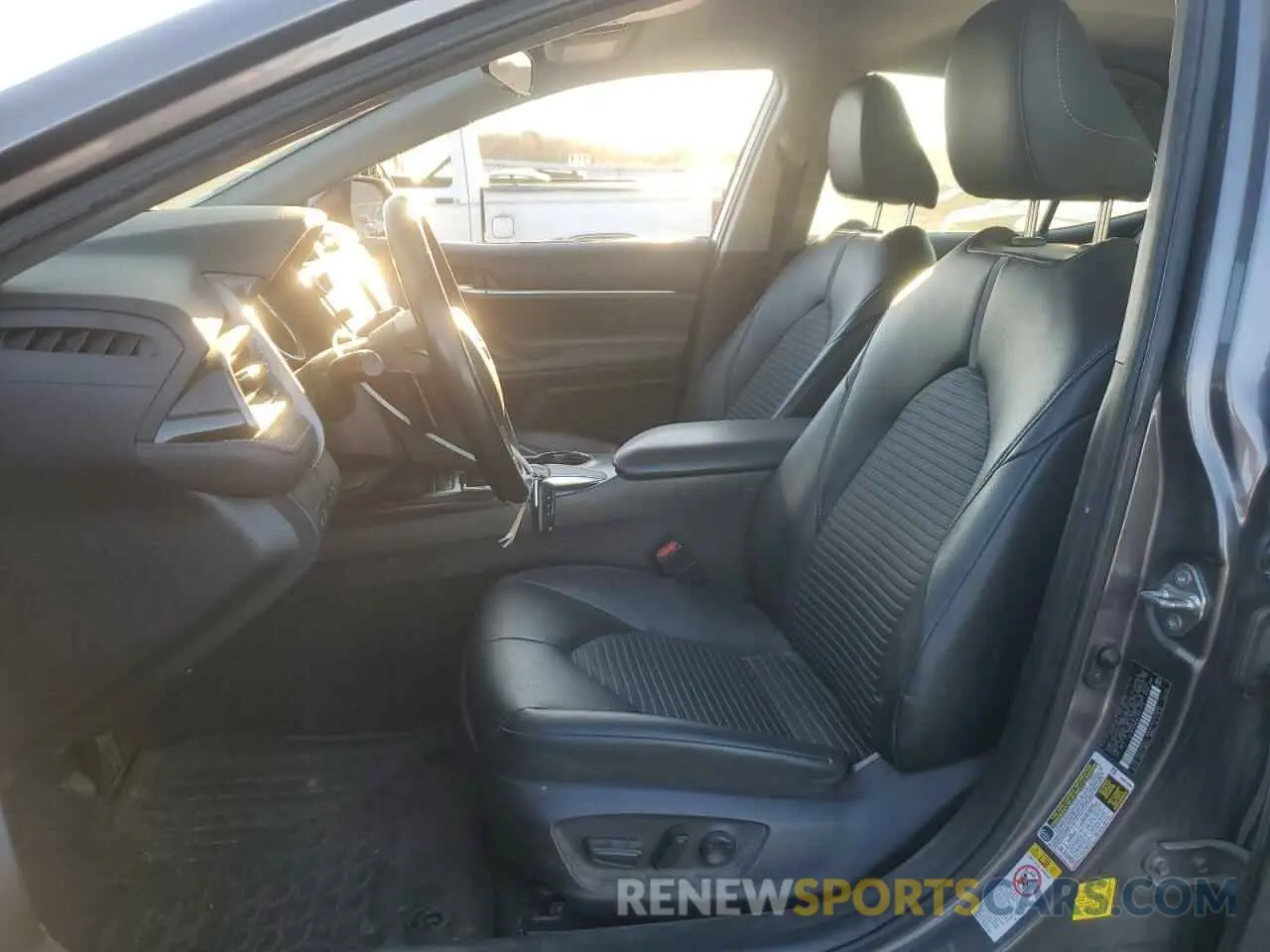 7 fotografías del automóvil dañado 4T1B11HKXKU751275 TOYOTA CAMRY 2019