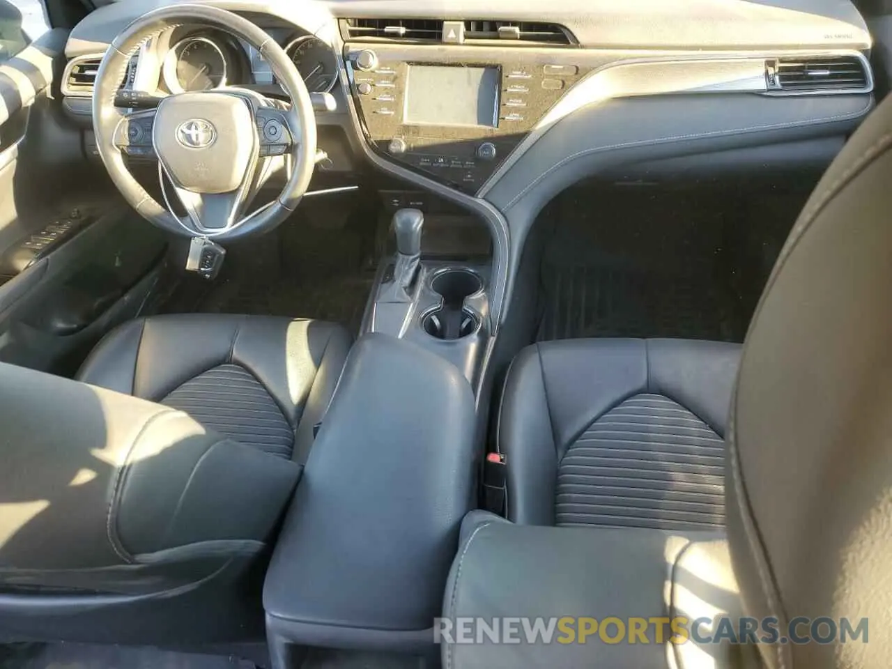 8 fotografías del automóvil dañado 4T1B11HKXKU751275 TOYOTA CAMRY 2019