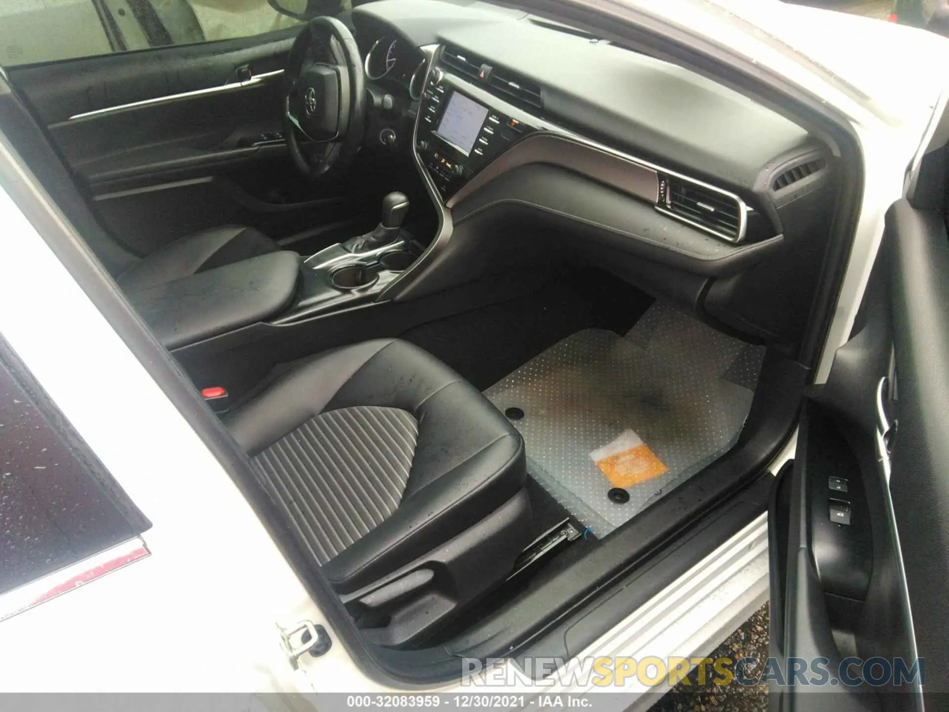 5 fotografías del automóvil dañado 4T1B11HKXKU758565 TOYOTA CAMRY 2019