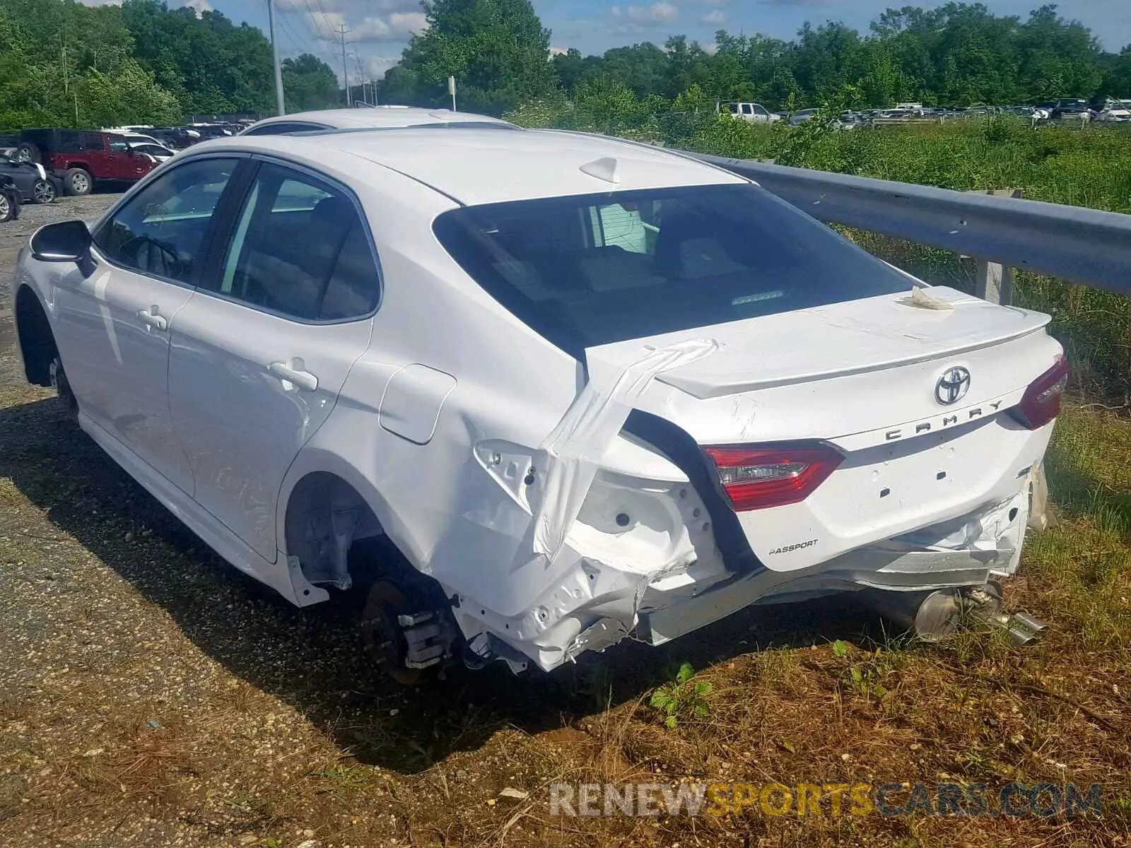 3 fotografías del automóvil dañado 4T1B11HKXKU761062 TOYOTA CAMRY 2019