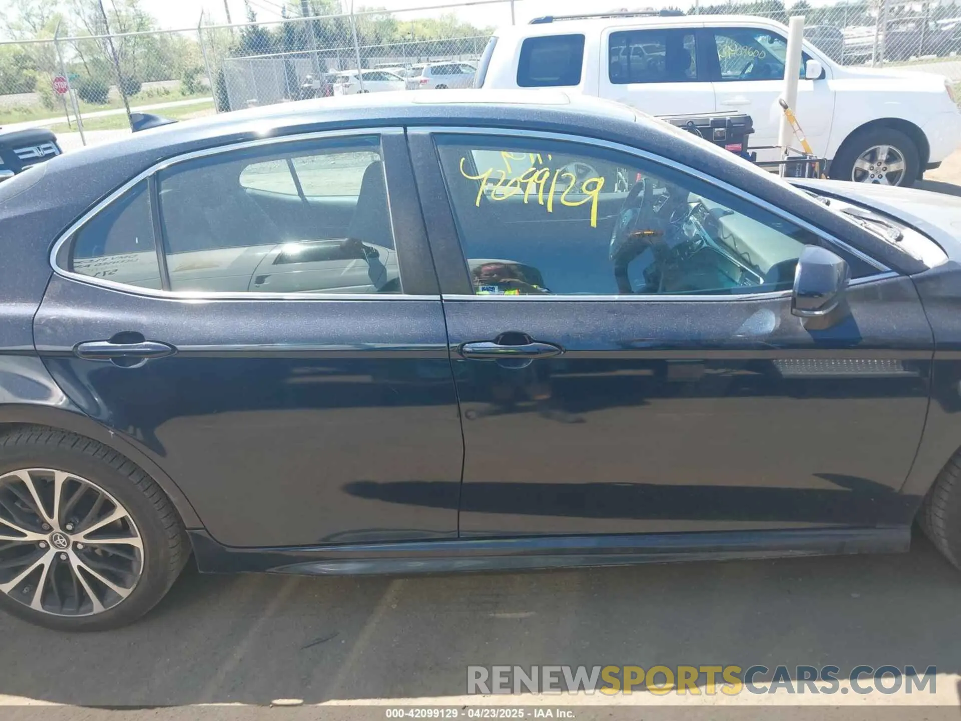 13 fotografías del automóvil dañado 4T1B11HKXKU776712 TOYOTA CAMRY 2019