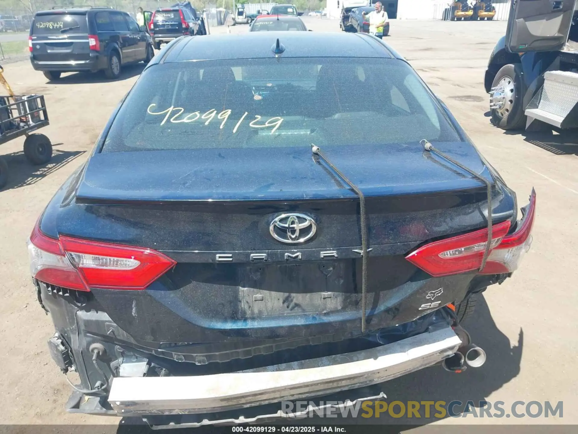 16 fotografías del automóvil dañado 4T1B11HKXKU776712 TOYOTA CAMRY 2019