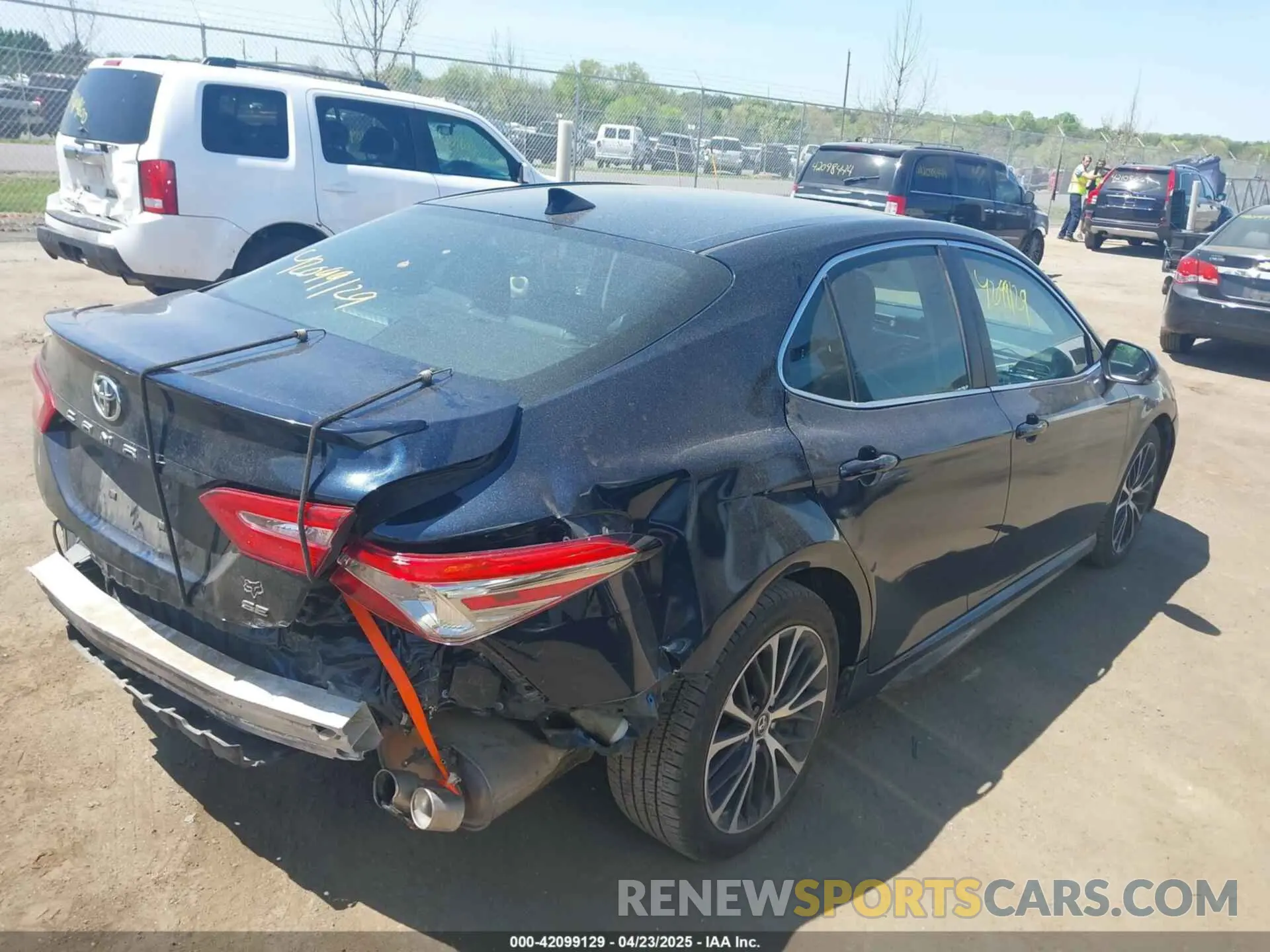 4 fotografías del automóvil dañado 4T1B11HKXKU776712 TOYOTA CAMRY 2019