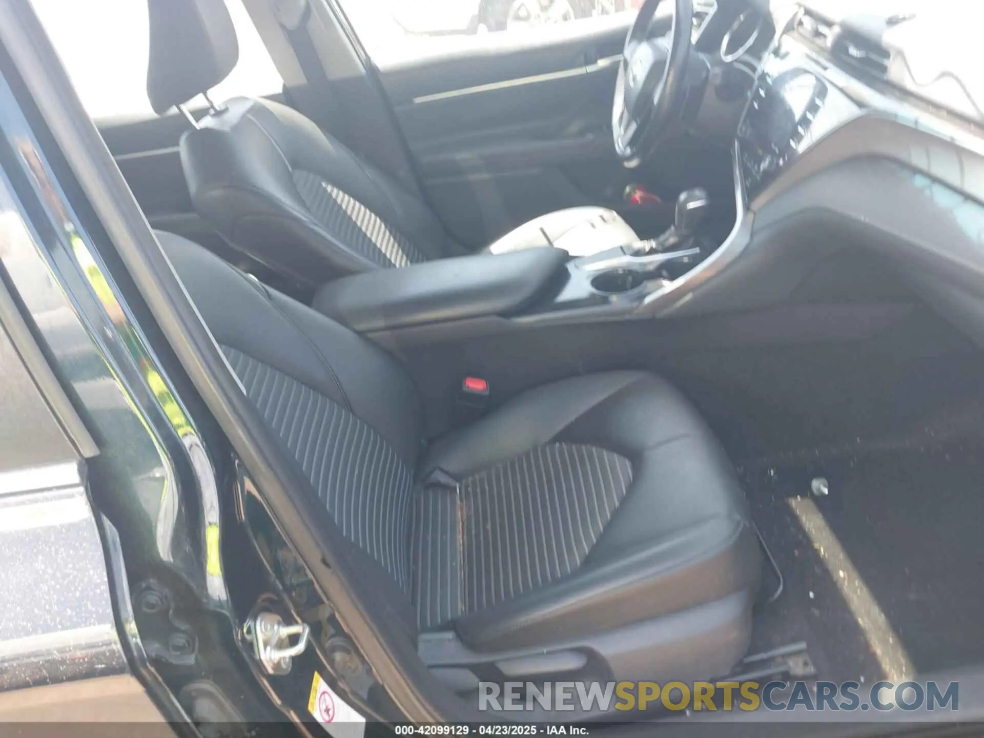 5 fotografías del automóvil dañado 4T1B11HKXKU776712 TOYOTA CAMRY 2019
