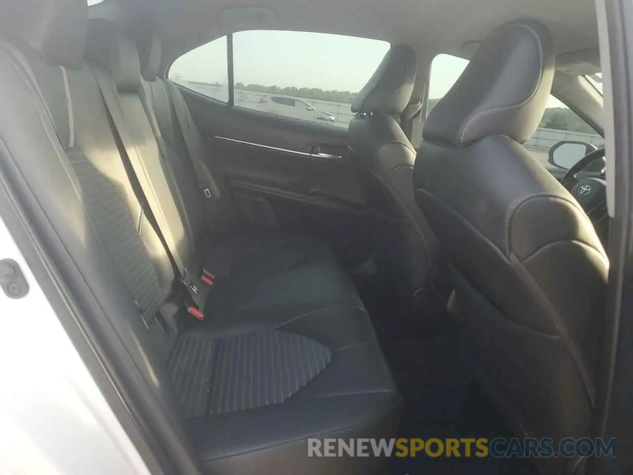 10 fotografías del automóvil dañado 4T1B11HKXKU779657 TOYOTA CAMRY 2019