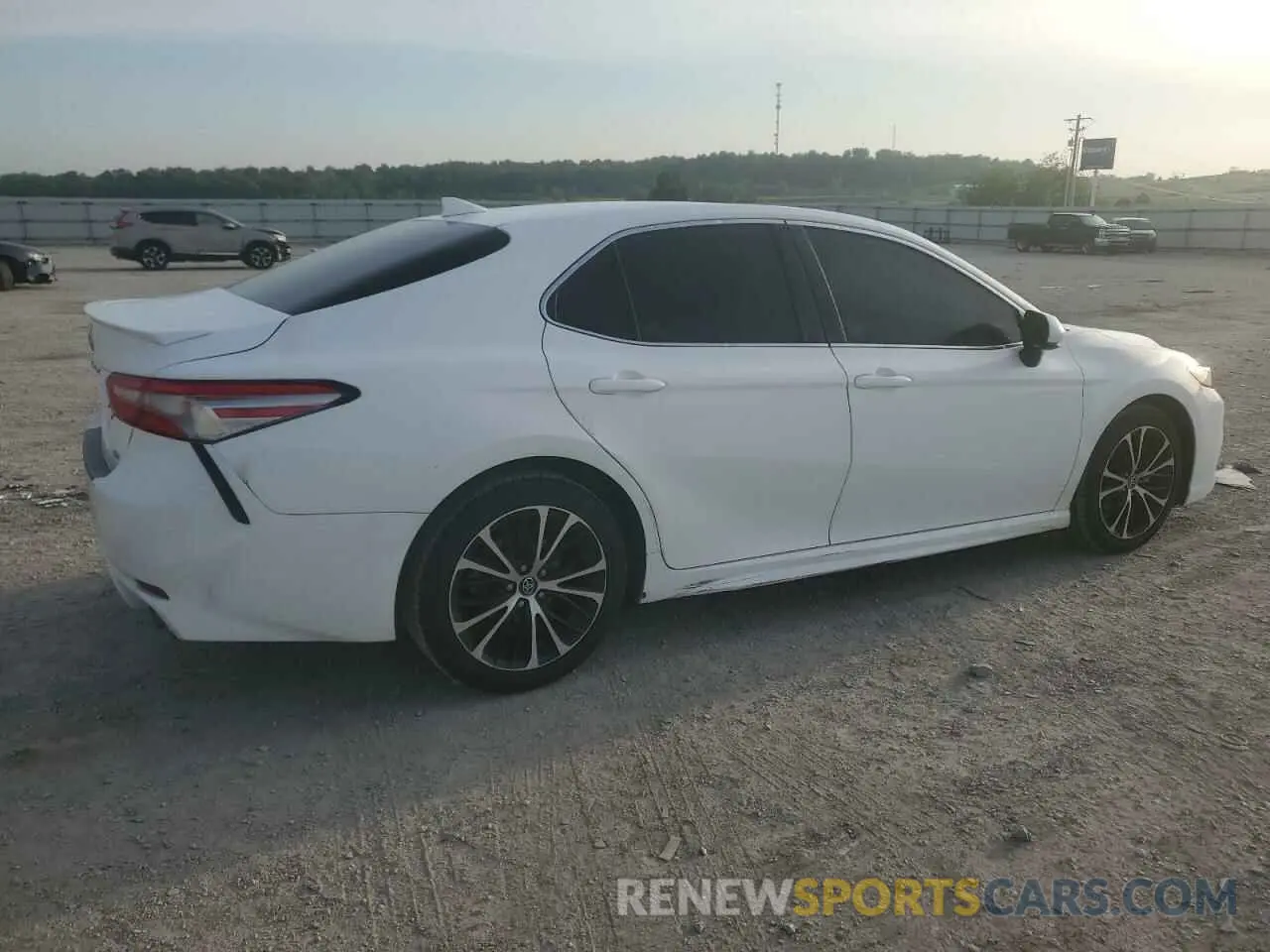 3 fotografías del automóvil dañado 4T1B11HKXKU779657 TOYOTA CAMRY 2019