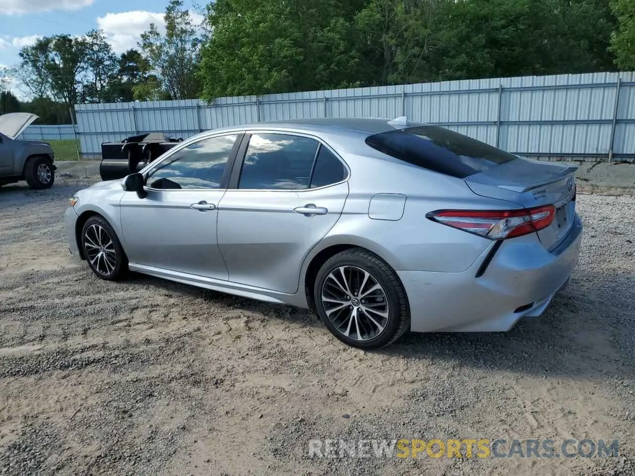 2 fotografías del automóvil dañado 4T1B11HKXKU786916 TOYOTA CAMRY 2019
