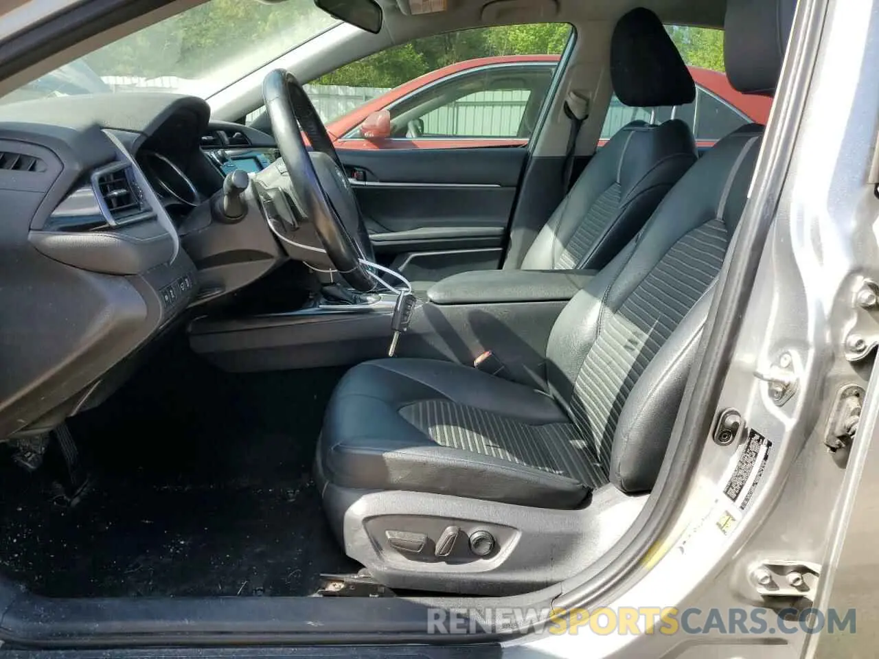 7 fotografías del automóvil dañado 4T1B11HKXKU786916 TOYOTA CAMRY 2019