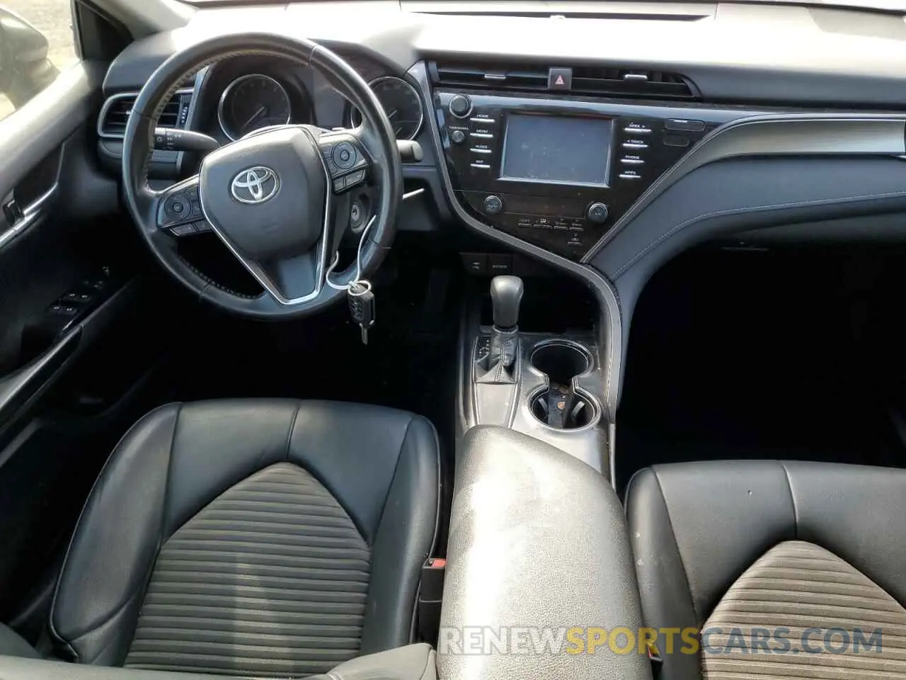8 fotografías del automóvil dañado 4T1B11HKXKU786916 TOYOTA CAMRY 2019
