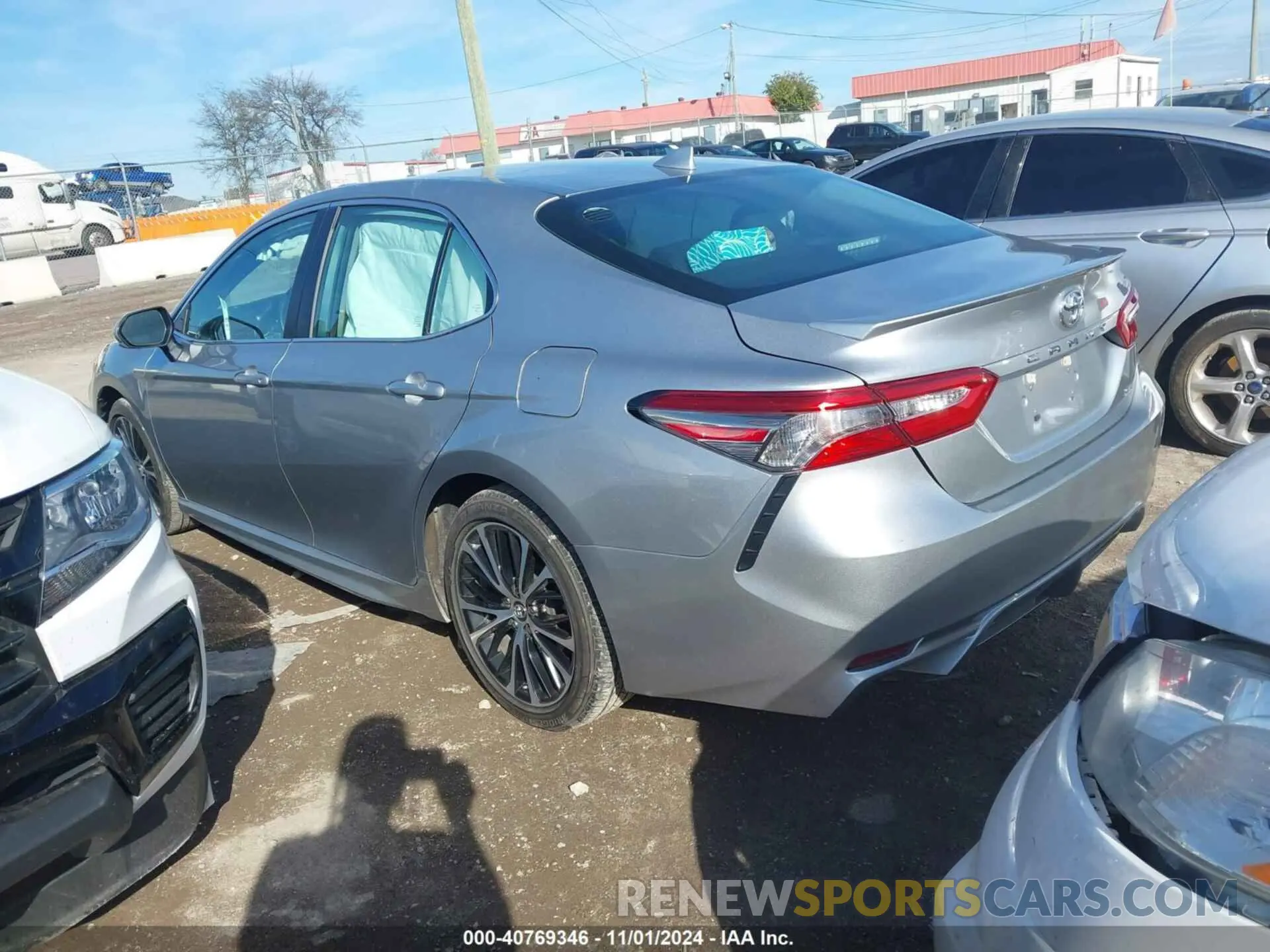 3 fotografías del automóvil dañado 4T1B11HKXKU801351 TOYOTA CAMRY 2019