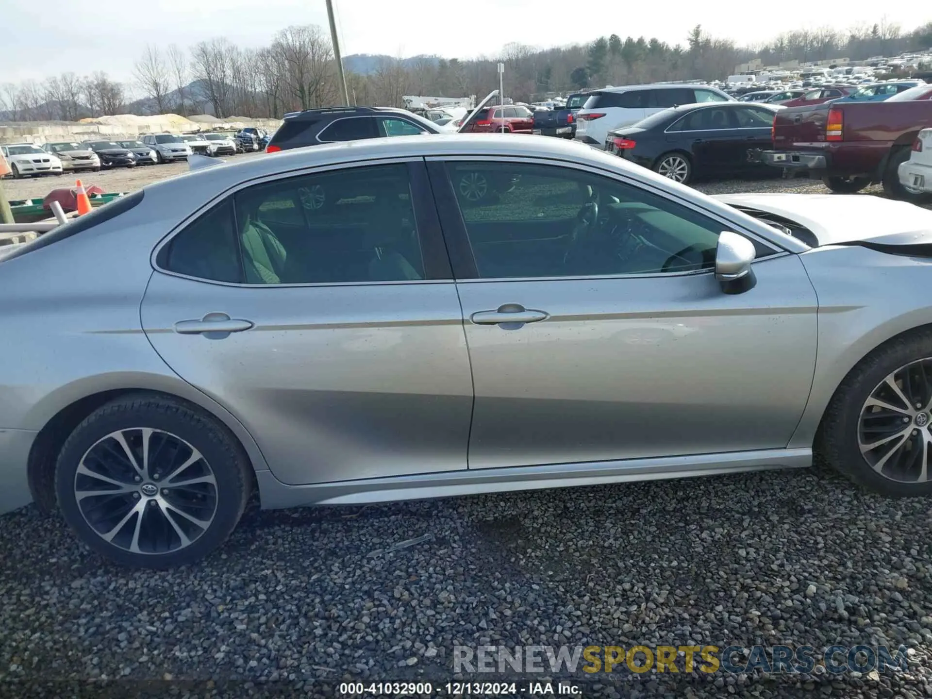 13 fotografías del automóvil dañado 4T1B11HKXKU804380 TOYOTA CAMRY 2019