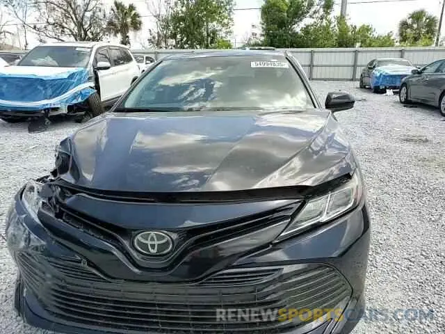 13 fotografías del automóvil dañado 4T1B11HKXKU811376 TOYOTA CAMRY 2019