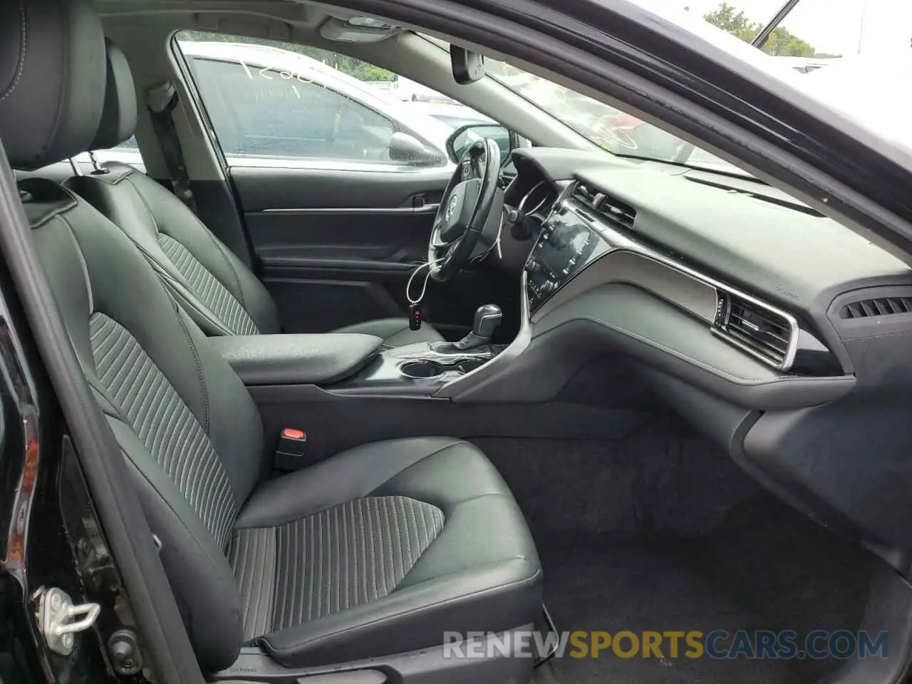 5 fotografías del automóvil dañado 4T1B11HKXKU823124 TOYOTA CAMRY 2019