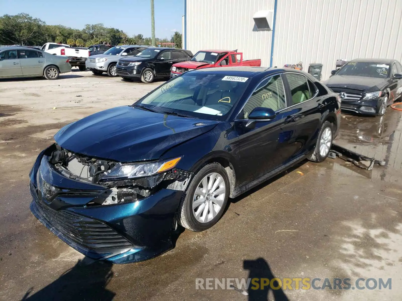 2 fotografías del automóvil dañado 4T1B11HKXKU838299 TOYOTA CAMRY 2019