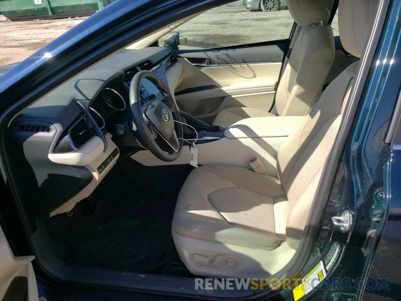 5 fotografías del automóvil dañado 4T1B11HKXKU838299 TOYOTA CAMRY 2019