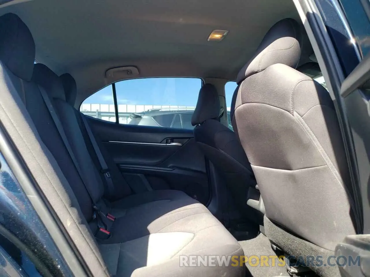 10 fotografías del automóvil dañado 4T1B11HKXKU841557 TOYOTA CAMRY 2019
