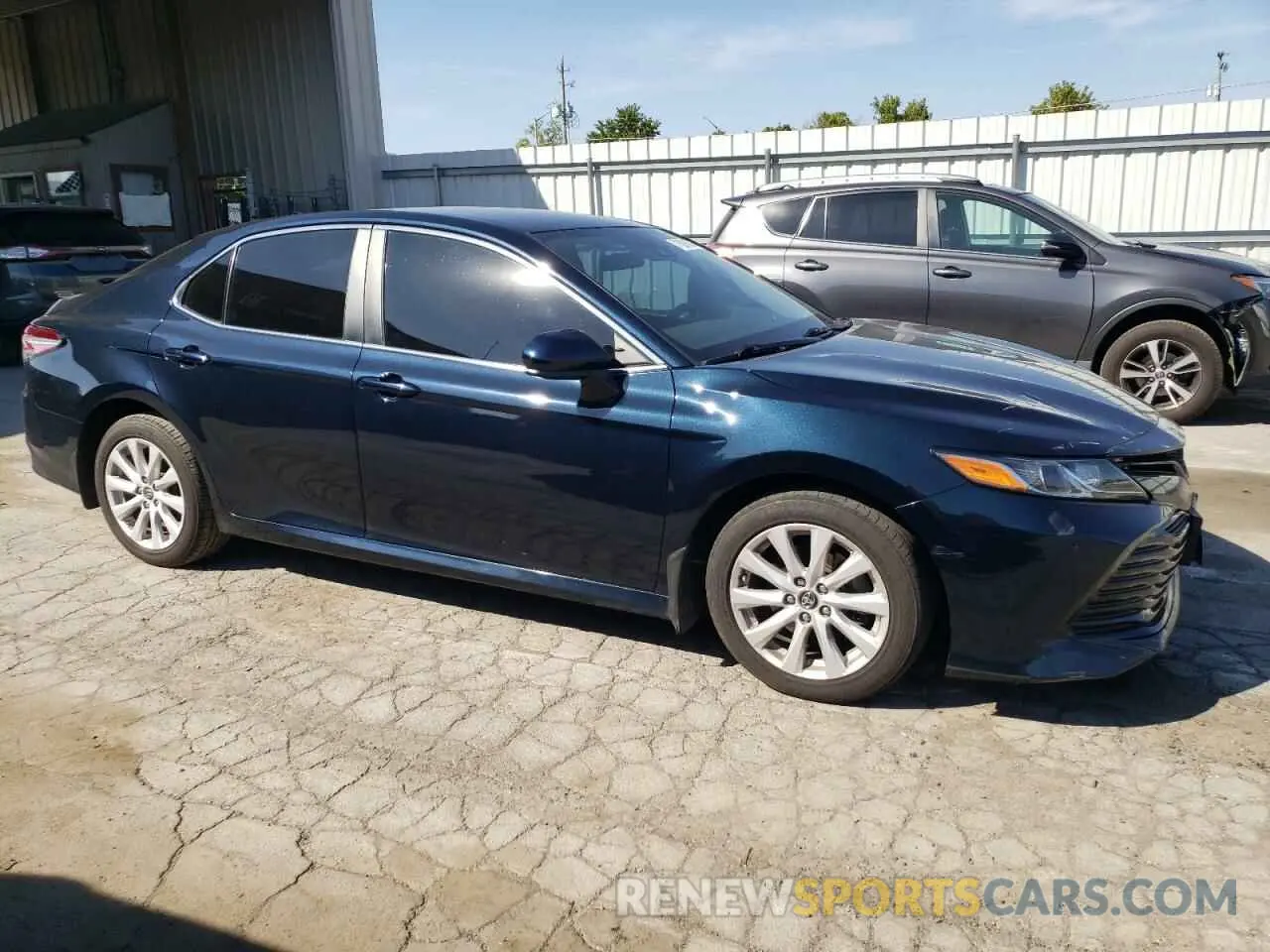 4 fotografías del automóvil dañado 4T1B11HKXKU841557 TOYOTA CAMRY 2019