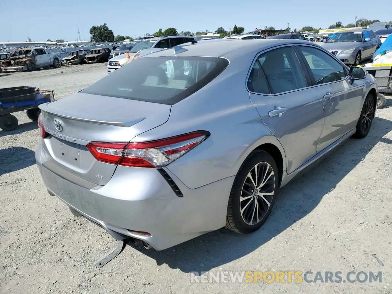 4 fotografías del automóvil dañado 4T1B11HKXKU852705 TOYOTA CAMRY 2019