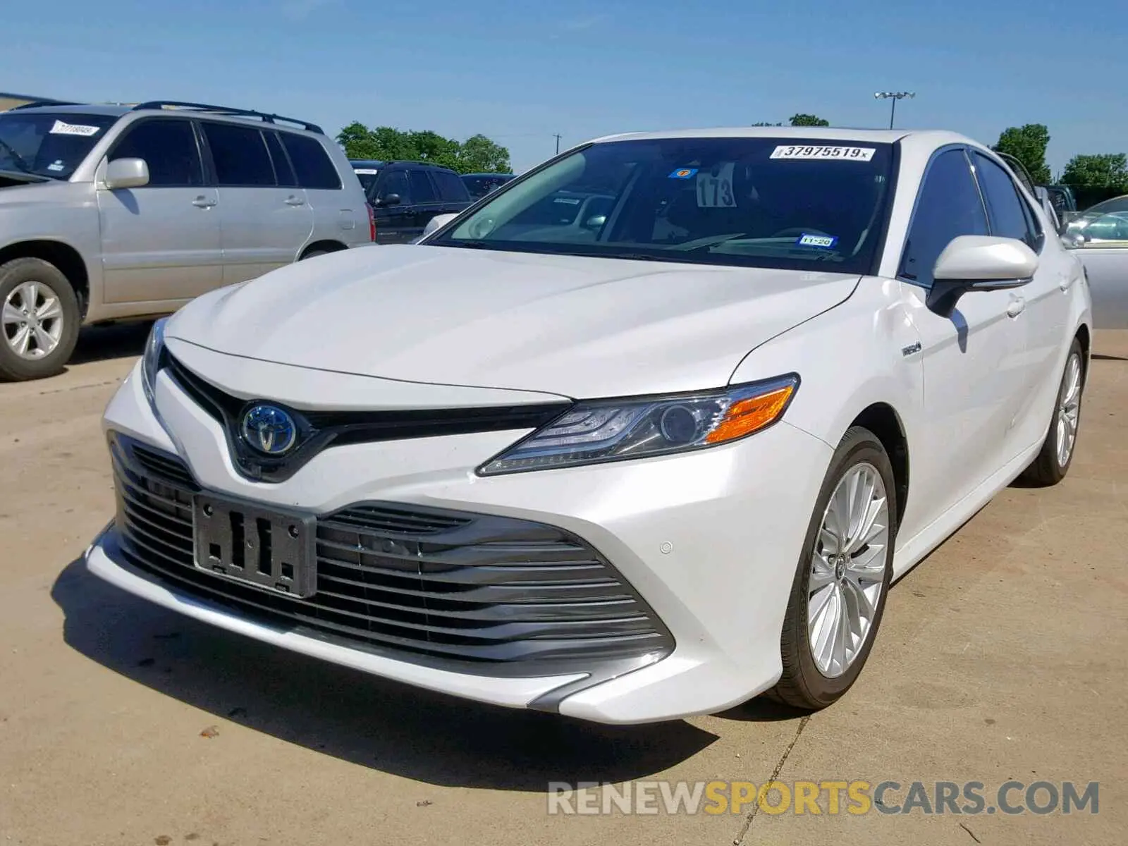 2 fotografías del automóvil dañado 4T1B21HK1KU511707 TOYOTA CAMRY 2019