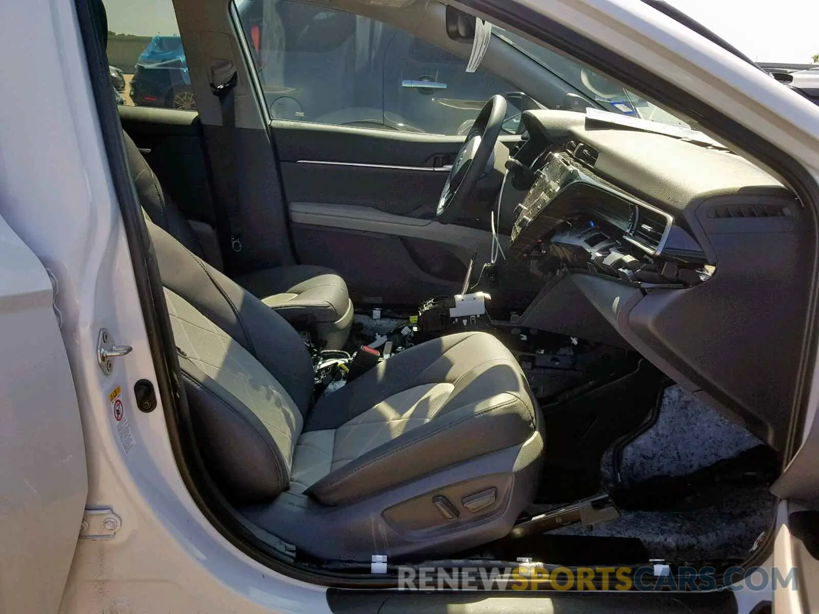 5 fotografías del automóvil dañado 4T1B21HK1KU511707 TOYOTA CAMRY 2019