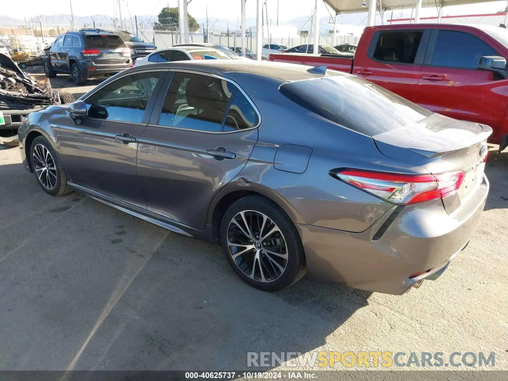 3 fotografías del automóvil dañado 4T1B21HK2KU010227 TOYOTA CAMRY 2019