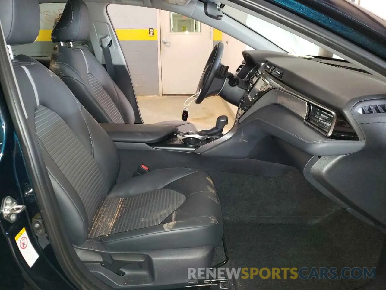 5 fotografías del automóvil dañado 4T1B21HK2KU012799 TOYOTA CAMRY 2019