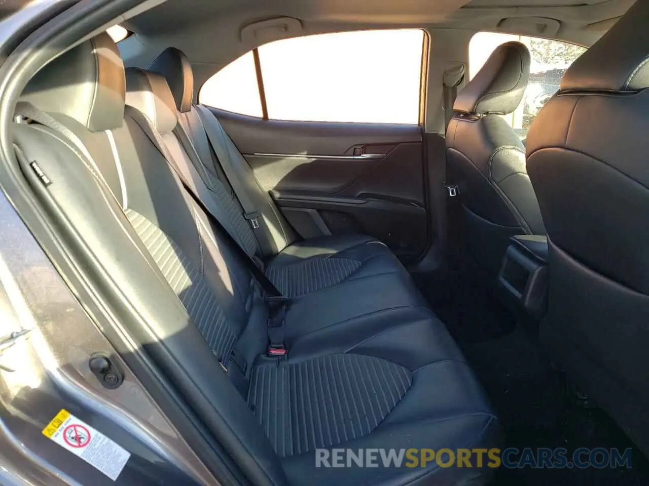 6 fotografías del automóvil dañado 4T1B21HK2KU516995 TOYOTA CAMRY 2019