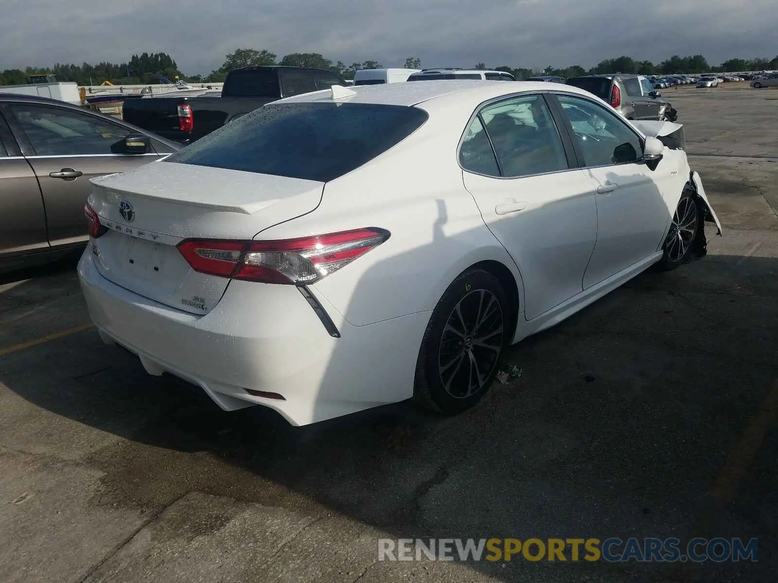 4 fotografías del automóvil dañado 4T1B21HK2KU521663 TOYOTA CAMRY 2019