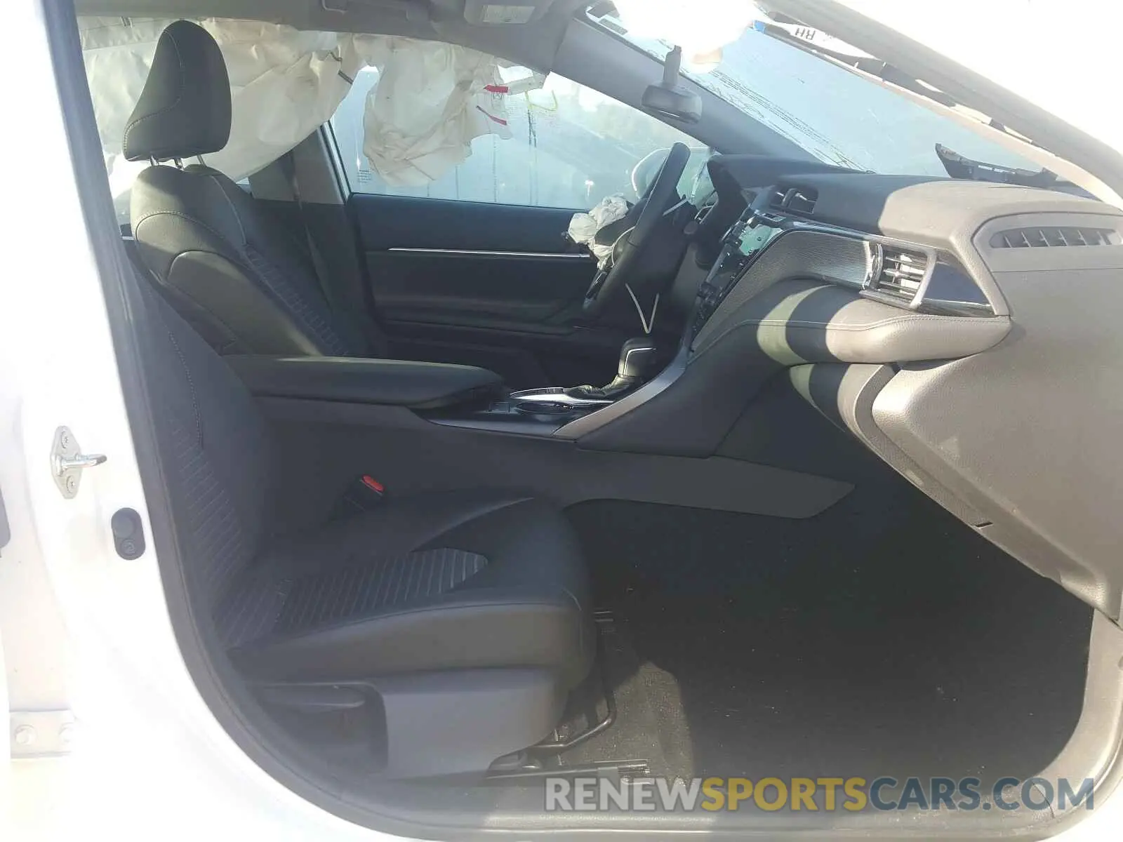 5 fotografías del automóvil dañado 4T1B21HK2KU521663 TOYOTA CAMRY 2019