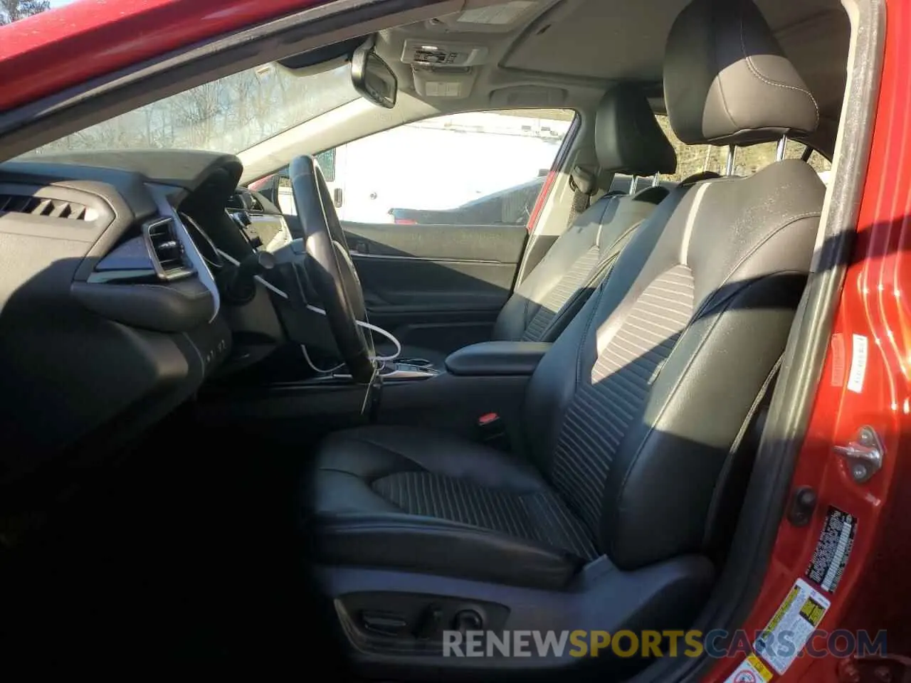 7 fotografías del automóvil dañado 4T1B21HK3KU011404 TOYOTA CAMRY 2019