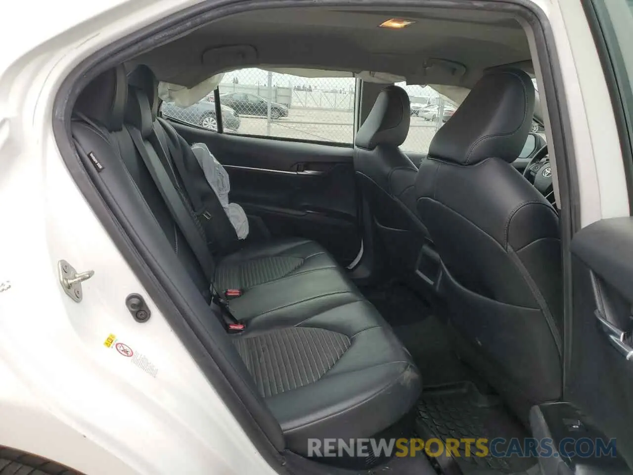10 fotografías del automóvil dañado 4T1B21HK3KU011418 TOYOTA CAMRY 2019