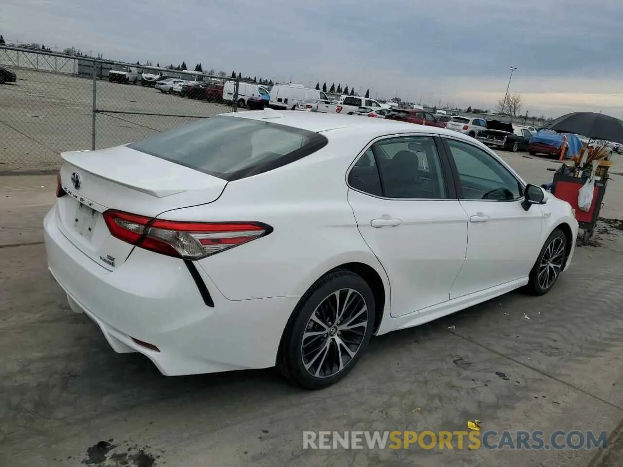 3 fotografías del automóvil dañado 4T1B21HK3KU011418 TOYOTA CAMRY 2019