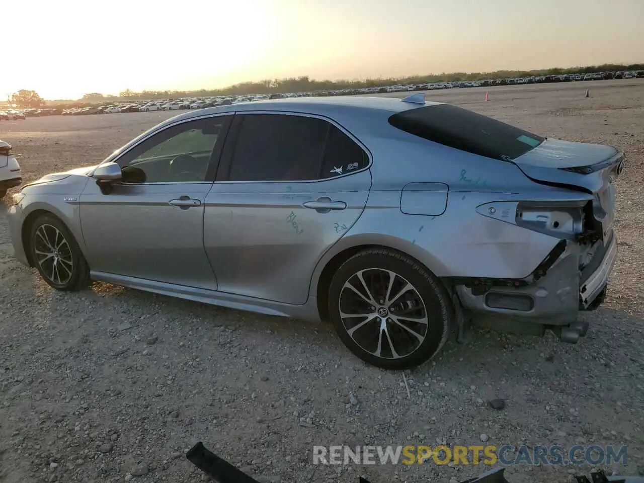 2 fotografías del automóvil dañado 4T1B21HK3KU516987 TOYOTA CAMRY 2019