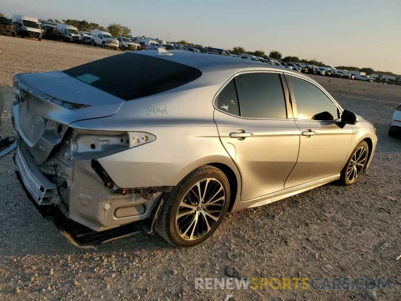 3 fotografías del automóvil dañado 4T1B21HK3KU516987 TOYOTA CAMRY 2019
