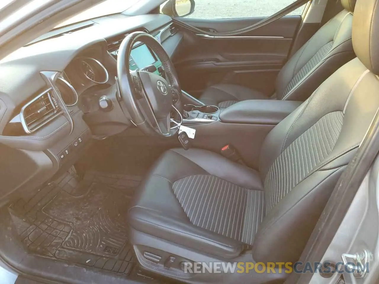7 fotografías del automóvil dañado 4T1B21HK3KU516987 TOYOTA CAMRY 2019