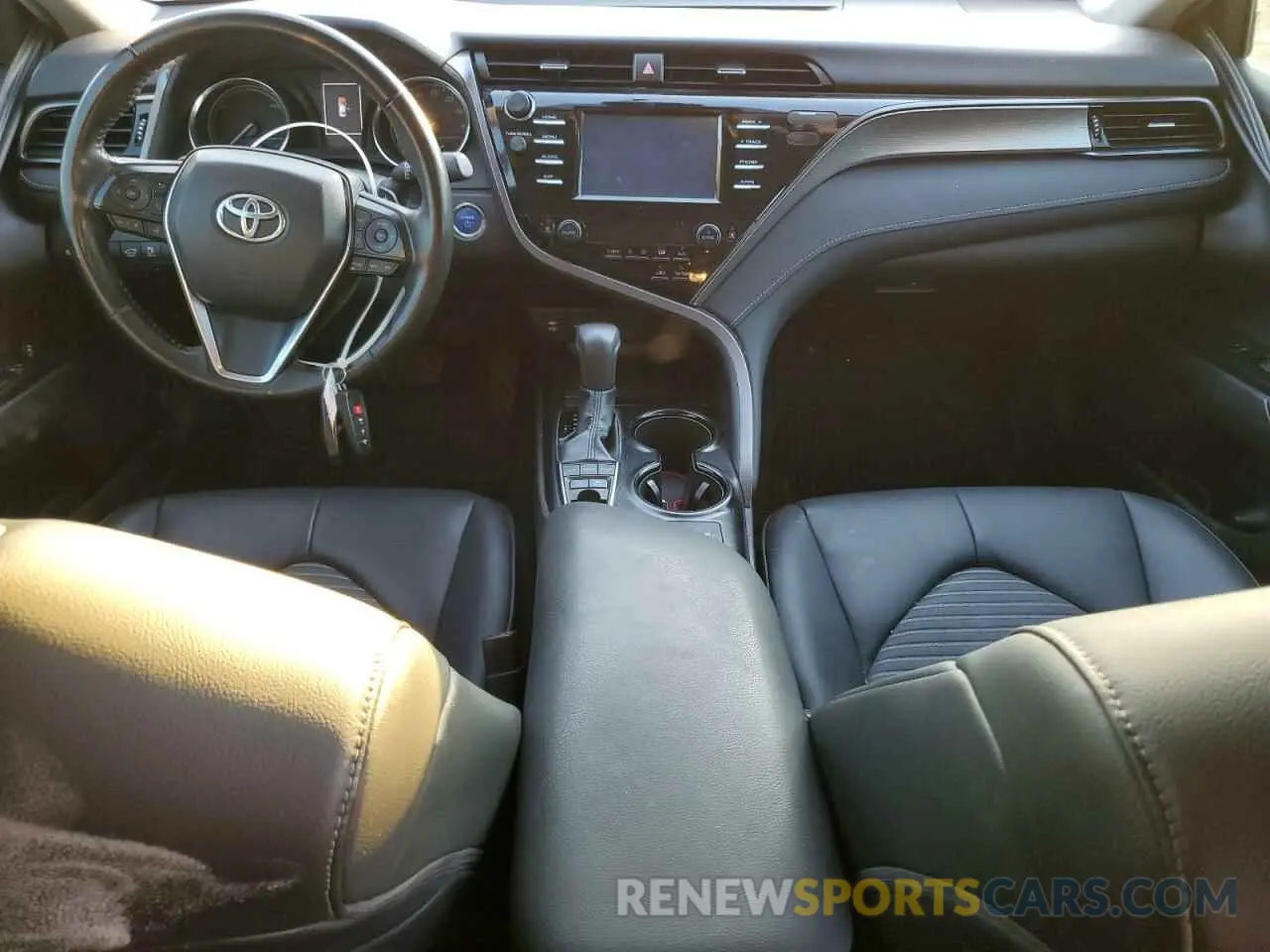 8 fotografías del automóvil dañado 4T1B21HK3KU516987 TOYOTA CAMRY 2019