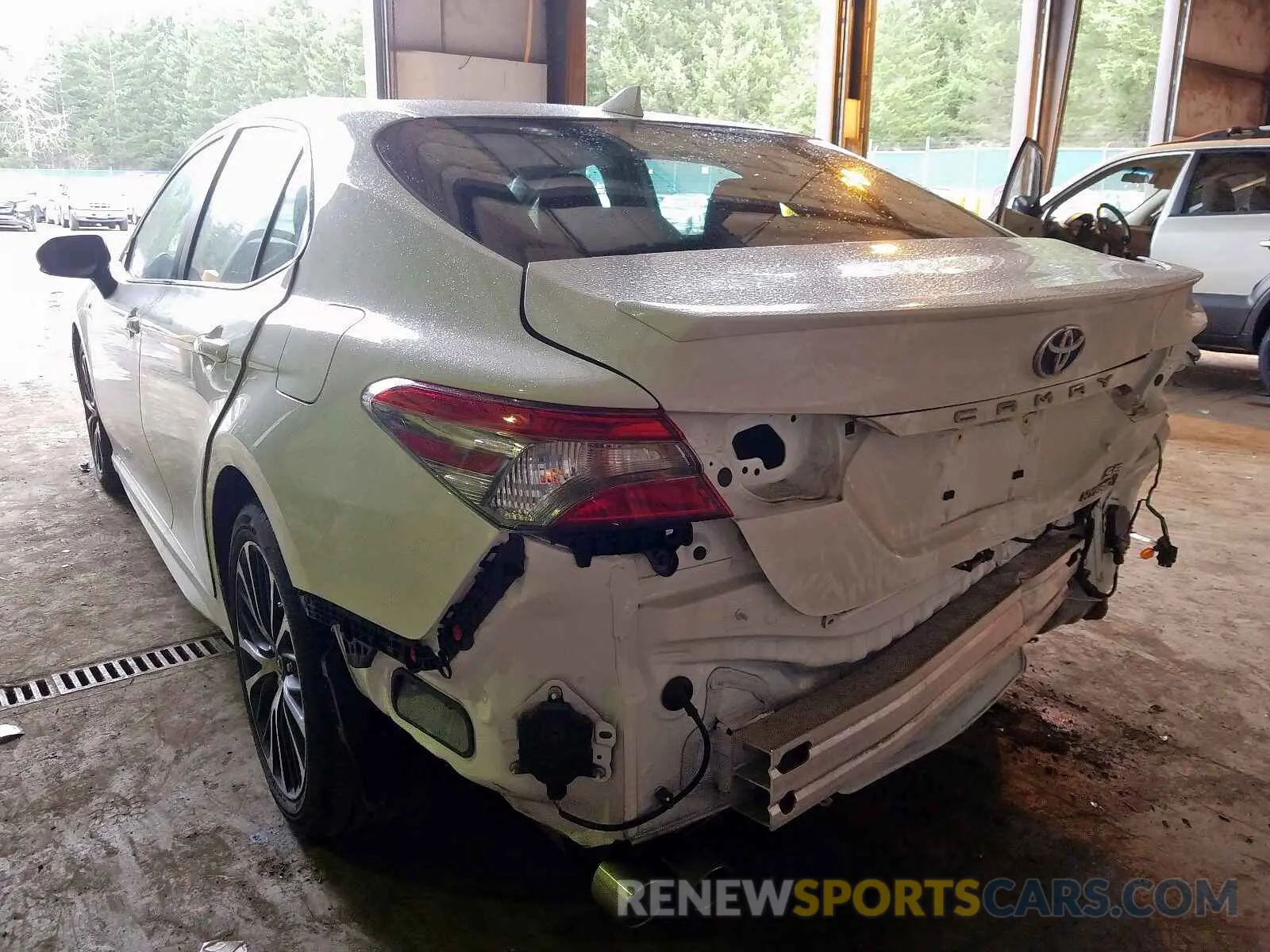 3 fotografías del automóvil dañado 4T1B21HK6KU012319 TOYOTA CAMRY 2019