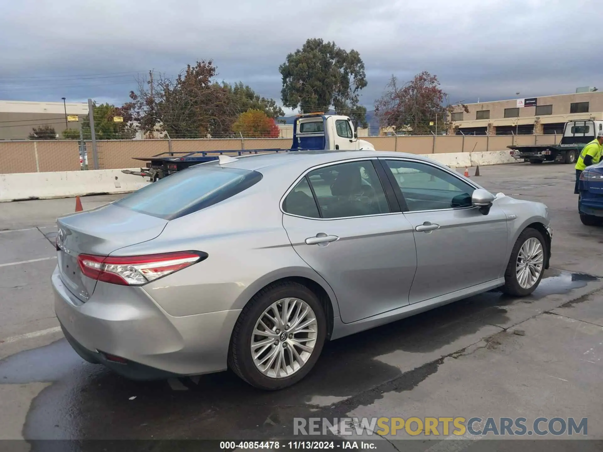 4 fotografías del automóvil dañado 4T1B21HK6KU515509 TOYOTA CAMRY 2019