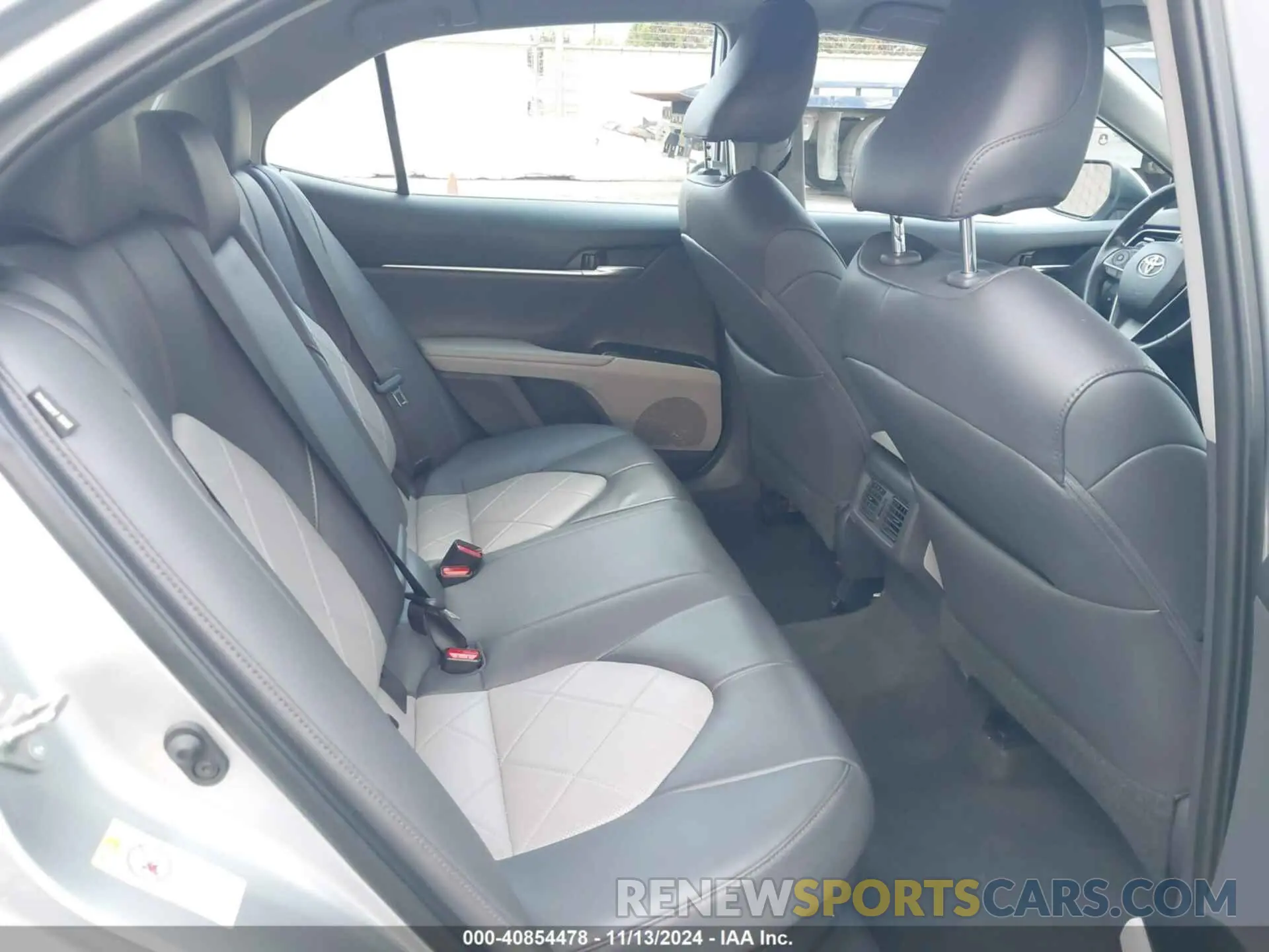 8 fotografías del automóvil dañado 4T1B21HK6KU515509 TOYOTA CAMRY 2019
