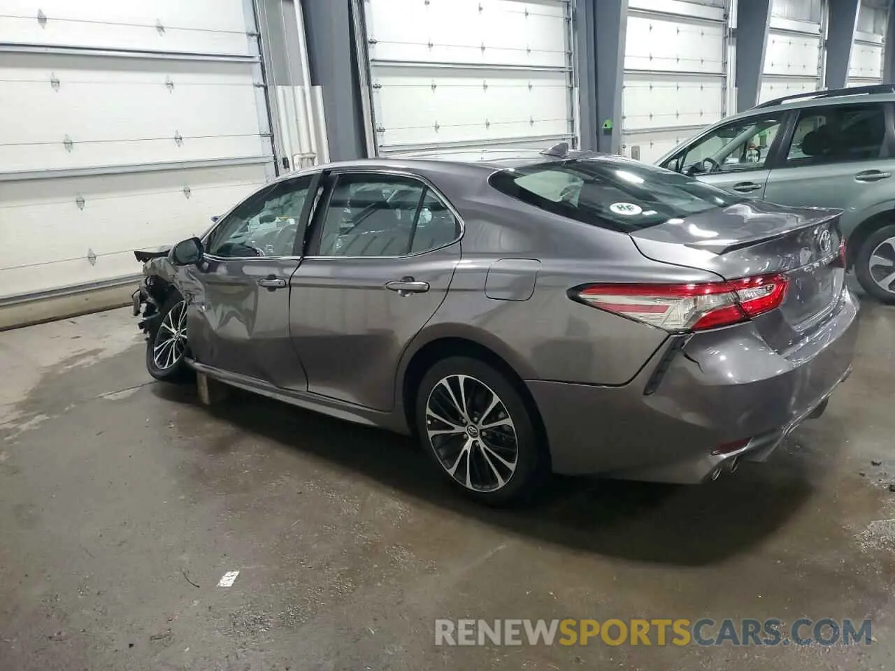 2 fotografías del automóvil dañado 4T1B21HK6KU519463 TOYOTA CAMRY 2019