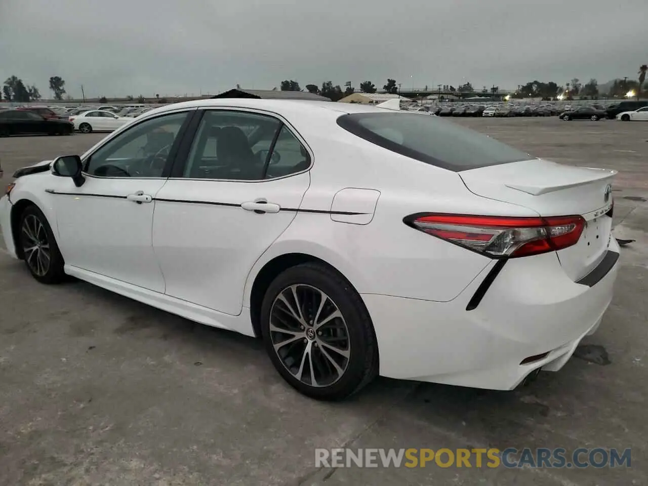 2 fotografías del automóvil dañado 4T1B21HK7KU516068 TOYOTA CAMRY 2019