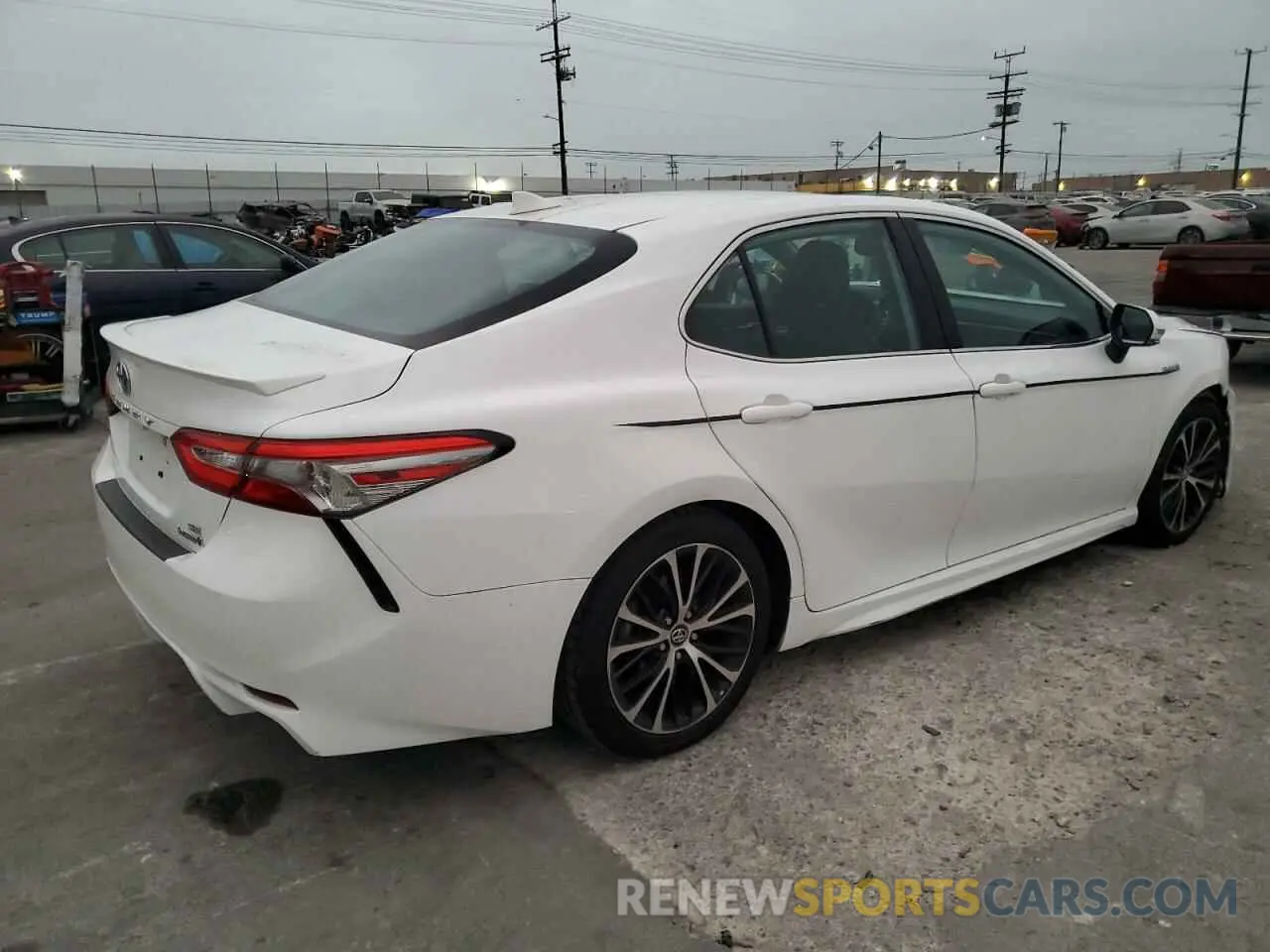 3 fotografías del automóvil dañado 4T1B21HK7KU516068 TOYOTA CAMRY 2019