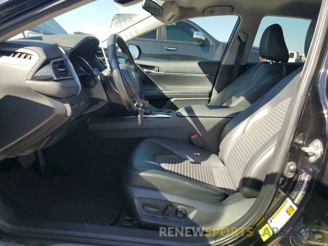 7 fotografías del automóvil dañado 4T1B21HK8KU521392 TOYOTA CAMRY 2019