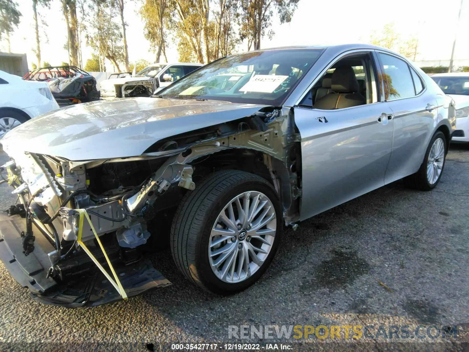 2 fotografías del automóvil dañado 4T1B21HK9KU515603 TOYOTA CAMRY 2019