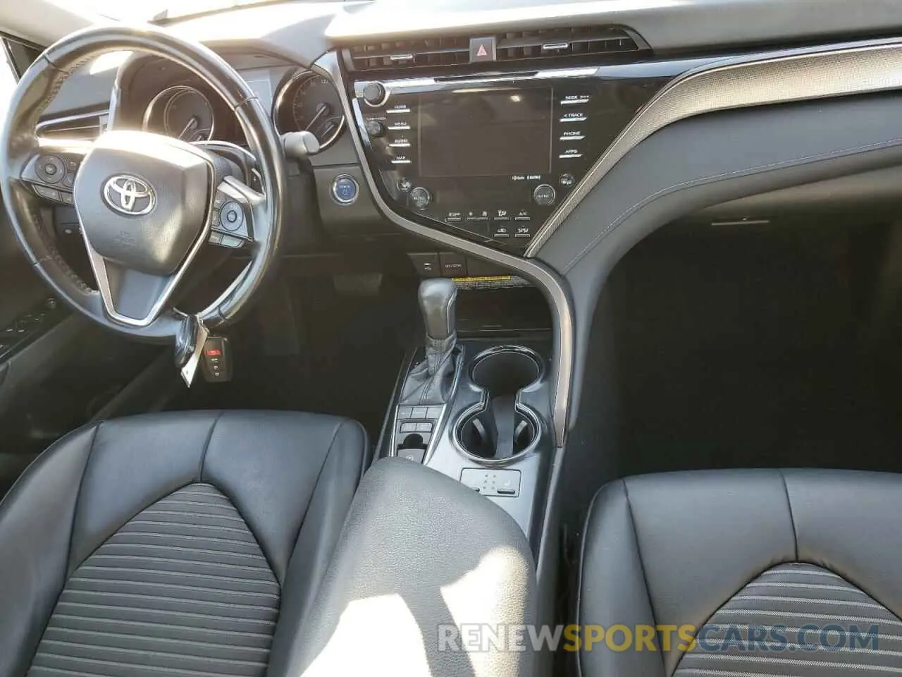8 fotografías del automóvil dañado 4T1B21HKXKU521328 TOYOTA CAMRY 2019