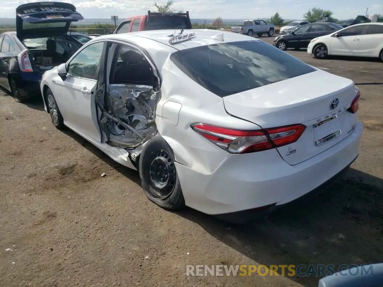 3 fotografías del automóvil dañado 4T1B31HK0KU004889 TOYOTA CAMRY 2019