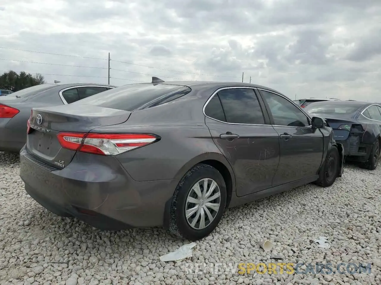 3 fotografías del automóvil dañado 4T1B31HK0KU517947 TOYOTA CAMRY 2019