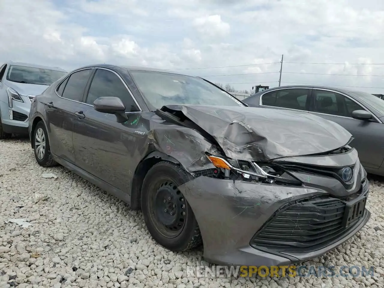 4 fotografías del automóvil dañado 4T1B31HK0KU517947 TOYOTA CAMRY 2019