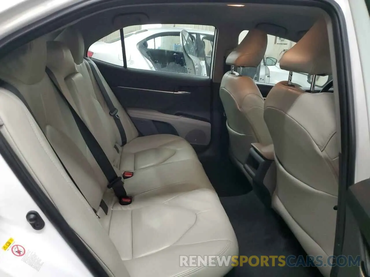 10 fotografías del automóvil dañado 4T1B31HK3KU004904 TOYOTA CAMRY 2019