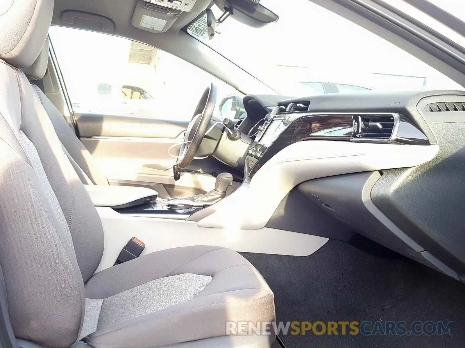 5 fotografías del automóvil dañado 4T1B31HK4KU006970 TOYOTA CAMRY 2019